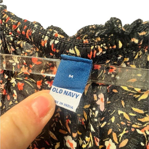 EUC Smocked Floral top - Medium - Picture 3 of 4